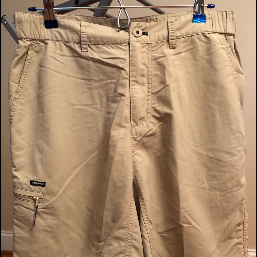 Men’s khaki shorts